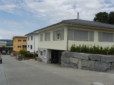 Einfamilienhaus mit Garagen